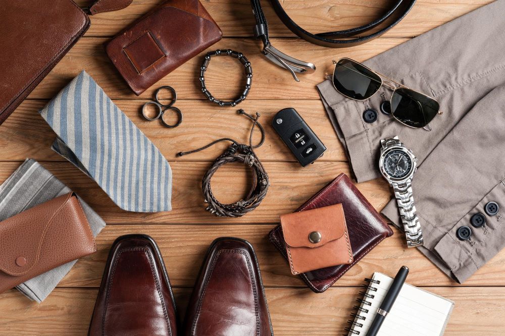 اکسسوری و ملزومات مردانه ازجمله ساعت، دستبند کراوات و غیره